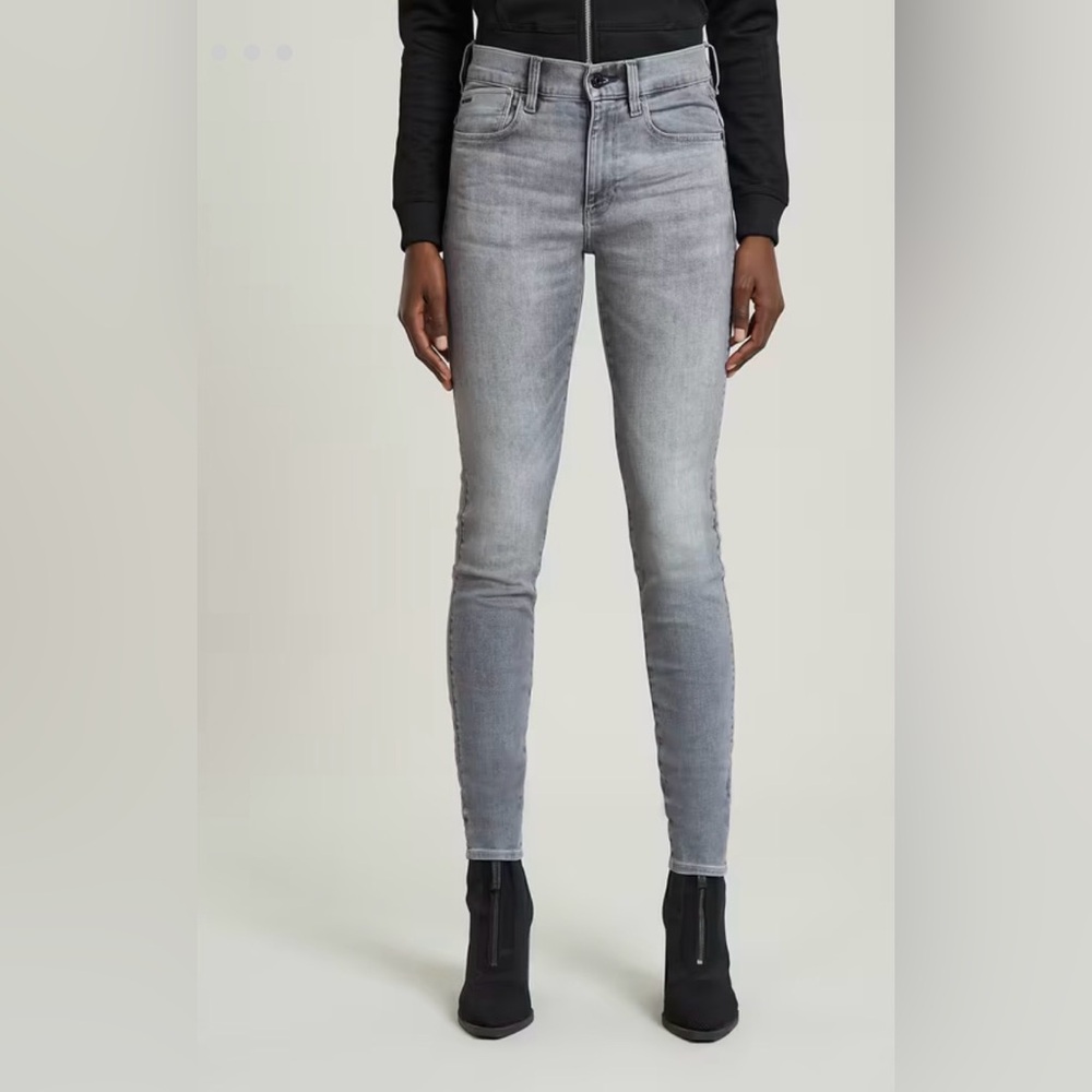 Very few times worn .
G star LHANA SKINNY JEANS SIZE 27x32